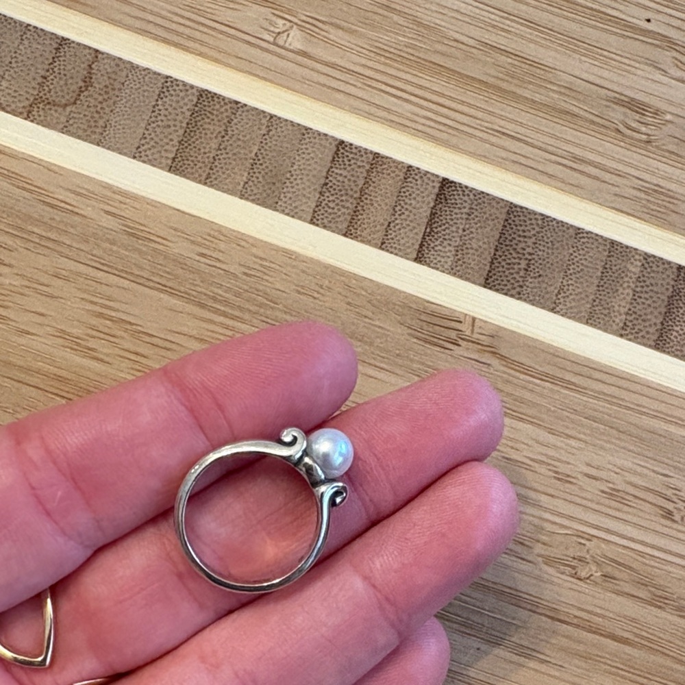 James Avery Retired Silver Pearl Ring - Picture 2 of 16